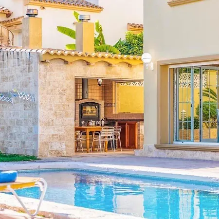 Sleeps 6 Pool Air Con Wifi 빌라