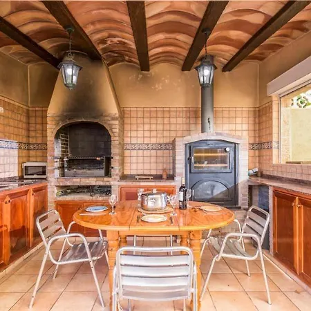 Sleeps 6 Pool Air Con Wifi *