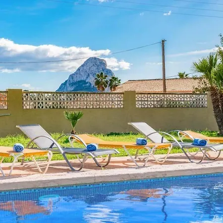 Sleeps 6 Pool Air Con Wifi