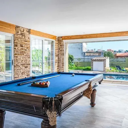 Sleeps 6 Pool Air Con Wifi 빌라 *