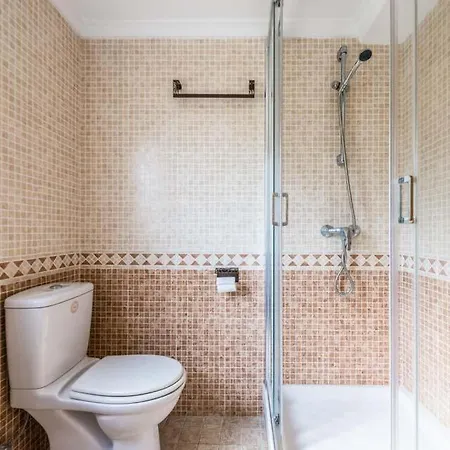 Sleeps 6 Pool Air Con Wifi * 칼페